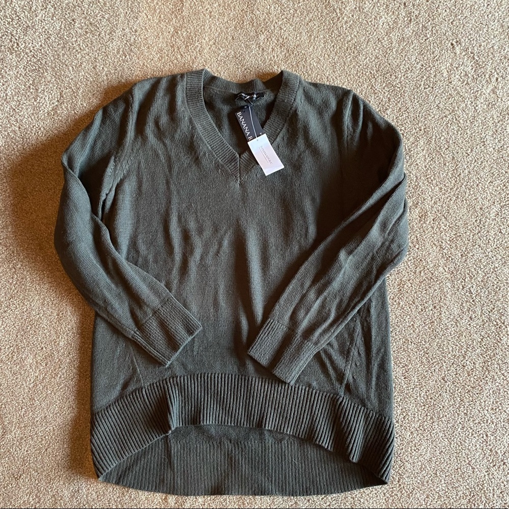 Banana Republic Women’s Olive Sweater Sz M NWT